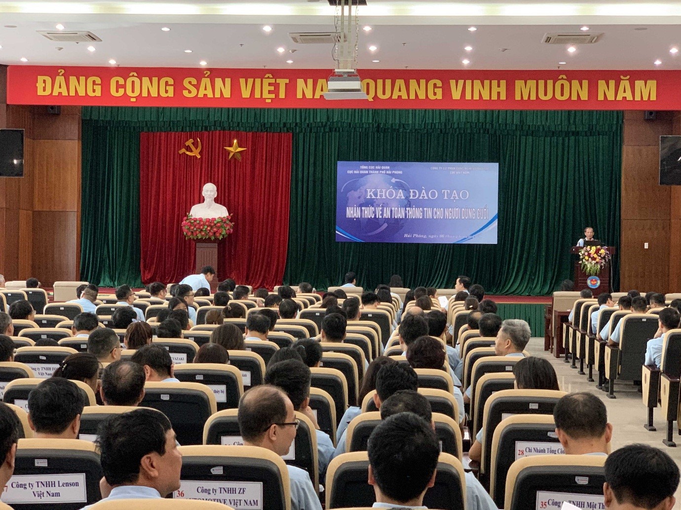 400 cán bộ thuộc Cục Hải quan Thành phố Hải Phòng tham dự khóa đào tạo An toàn thông tin cho người dùng cuối do COE Việt Nam tổ chức.